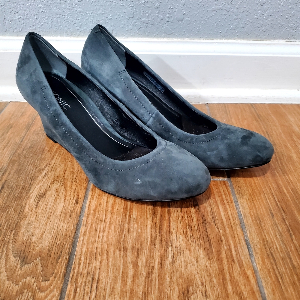 Vionic Women's Charcoal Suede Heels